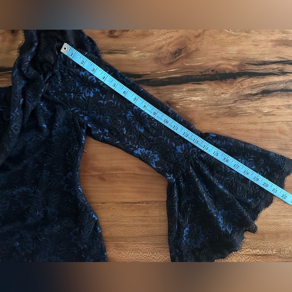 White House Black Market Blouse - Picture 8 of 16